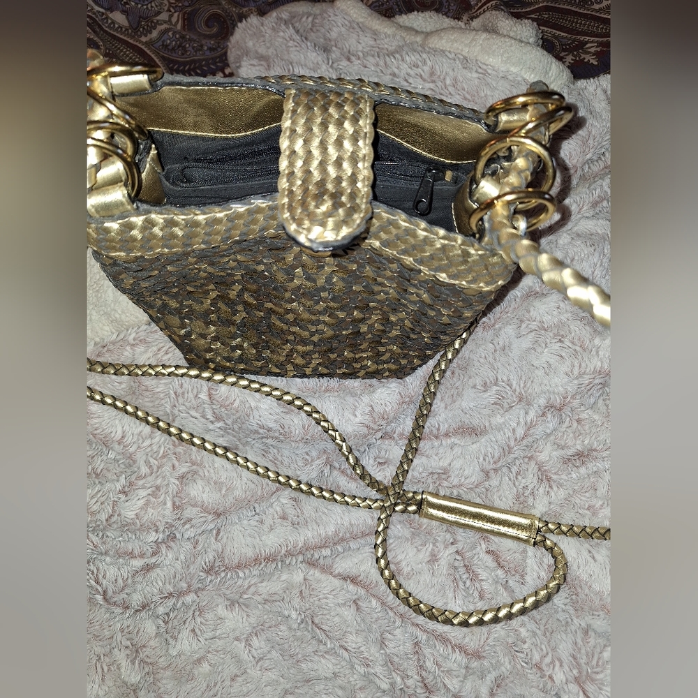 She's gorgeous NWOT Crossbody - Picture 5 of 9